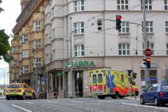 V Praze se otrávili tři lidé z karmy, jeden muž zemřel