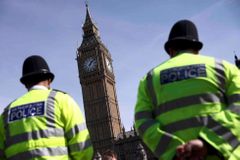 Všechny osoby zatčené kvůli atentátu v Londýně jsou na svobodě