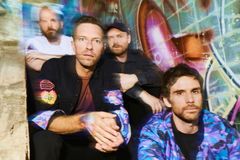 Trdlování ve vesmíru. Coldplay se na novém albu vystřelili až příliš vysoko
