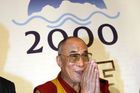 Dalajlama vtipkoval před zaplněnou halou