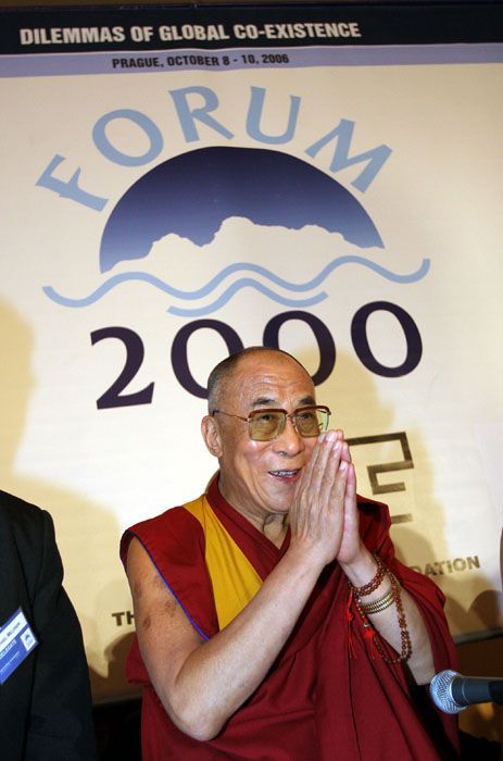 Dalajlama na konferenci Fórum 2000