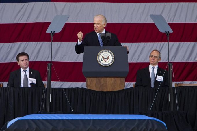 U.S. Vice President Joe Biden speaks during the memorial service for Massachusetts Institute of Technology Patrol Officer Sean Collier at MIT in Cambridge, Massachusetts April 24, 2013. Thousands of law enforcement agents from around the United States attended the memorial for Collier, who authorities say was shot dead by the Boston Marathon bombing suspects. REUTERS/Dominick Reuter/MIT/Handout (UNITED STATES - Tags: CIVIL UNREST CRIME LAW) NO SALES. NO ARCHIVES. FOR EDITORIAL USE ONLY. NOT FOR SALE FOR MARKETING OR ADVERTISING CAMPAIGNS. THIS IMAGE HAS BEEN SUPPLIED BY A THIRD PARTY. IT IS DISTRIBUTED, EXACTLY AS RECEIVED BY REUTERS, AS A SERVICE TO CLIENTS Published: Dub. 24, 2013, 7:14 odp.