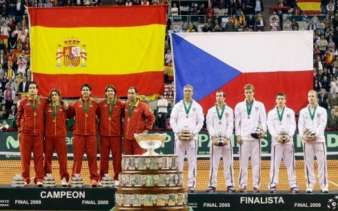 Český tým při závěrečné hymně