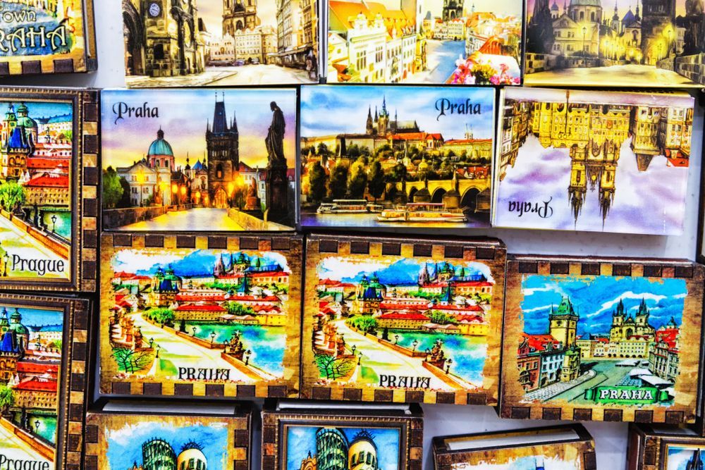 Praha Staré Město vánoce dárky turisté kýč magnety ilustrační foto
