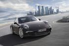 Porsche narazilo na Děčínsku do stromu, řidič zemřel