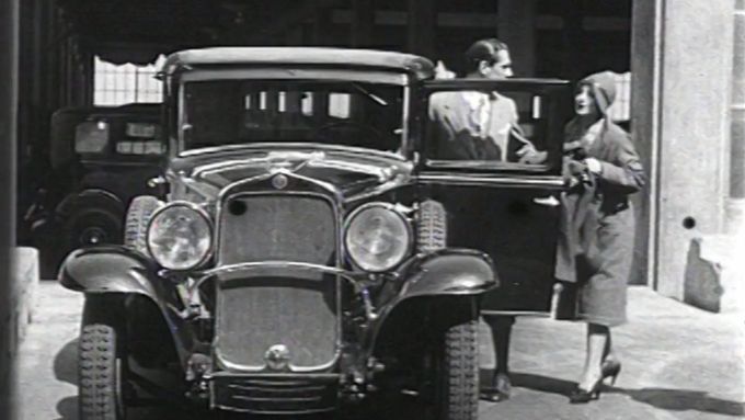 Malá ukázka toho, jak se ve 30. letech v Lingottu vyráběla a testovala auta.