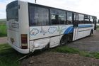 Mladík v Brně ukradl autobus a havaroval, policistům se doznal v doprovodu matky