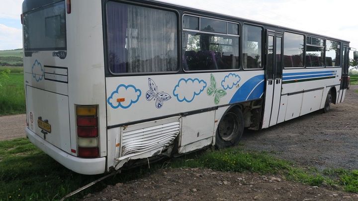 Mladík v Brně ukradl autobus a havaroval, policistům se doznal v doprovodu maminky; Zdroj foto: Policie ČR