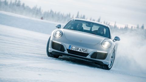 Porsche za polárním kruhem: Naučíme vás, jak jezdit bokem