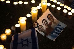 Izrael truchlí. Vojáci našli mrtvá těla zmizelých studentů