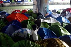 Počet migrantů přicházejících do EU přes Turecko opět roste, tvrdí Evropská komise