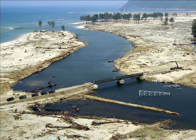 Uplynulo 15 let od ničivé vlny tsunami, která si 26. prosince 2004 vyžádala na pobřeží Indického oceánu v jihovýchodní Asii přes 230 000 mrtvých.