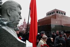 Oslava masového vraha. Část Rusů stále vzpomíná na Stalina s úctou