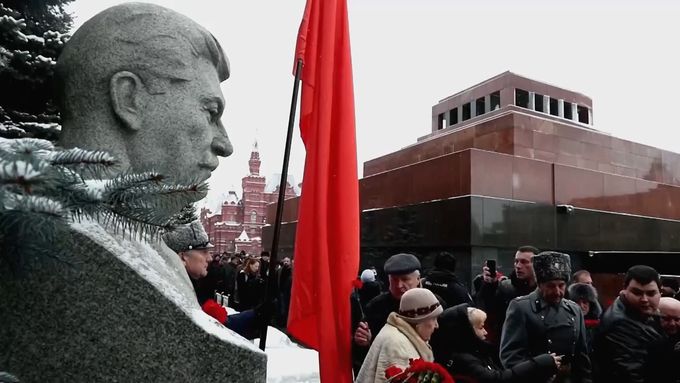 Rusové si na Rudém náměstí v Moskvě připomněli 70. výročí od úmrtí Josifa Vissarionoviče Stalina.