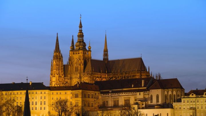 Zemanova kancelář podá trestní oznámení kvůli hospodaření Hradu. Z Lán mizel alkohol; Zdroj foto: Shutterstock