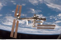 Unikátní pohled na ISS. Funguje úsporněji než malý dům