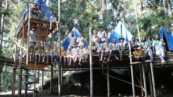 Stany s podsadou mají na skalách. Unikátní know-how dědí brněnští skauti desítky let