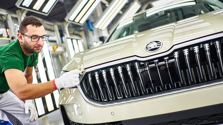 Škoda opět na vzestupu. Automobilka zvýšila výrobu a chystá nový elektromobil