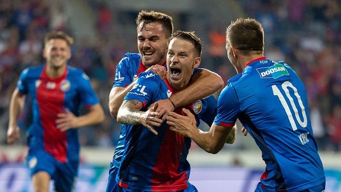 Jan Sýkora slaví gól, kterým rozhodl šlágr Fortuna:Ligy se Spartou ve prospěch Plzně.