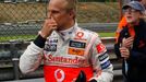 Pilot McLarenu Heikki Kovalainen míří do boxů poté, co na Velké ceně Belgie vyjel z trati.