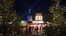 People visit a Christmas market in front of the Charlottenburg castle in Berlin November 28, 2012. REUTERS/Fabrizio Bensch (GERMANYSOCIETY CITYSCAPE TRAVEL - Tags: SOCIETY CITYSPACE TRAVEL) CITYSCAPE Published: Lis. 28, 2012, 9:11 odp.