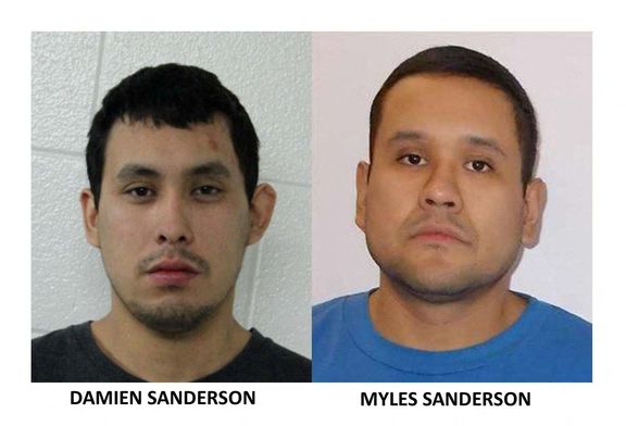Bratři Damien a Myles Sandersonovi, podezřelí z útoku v kanadské provincii Saskatchewan.
