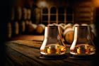Milovn&iacute;ky whiskey potě&scaron;&iacute; sada sklenek s chladic&iacute; podložkou. Prod&aacute;v&aacute; Potten &amp; Pannen, 2599 korun.&nbsp;