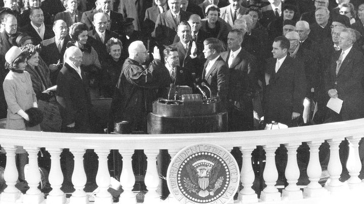 Obrazem: Od Kennedyho k Trumpovi. Spojené státy čeká inaugurace, jakou nezažily
