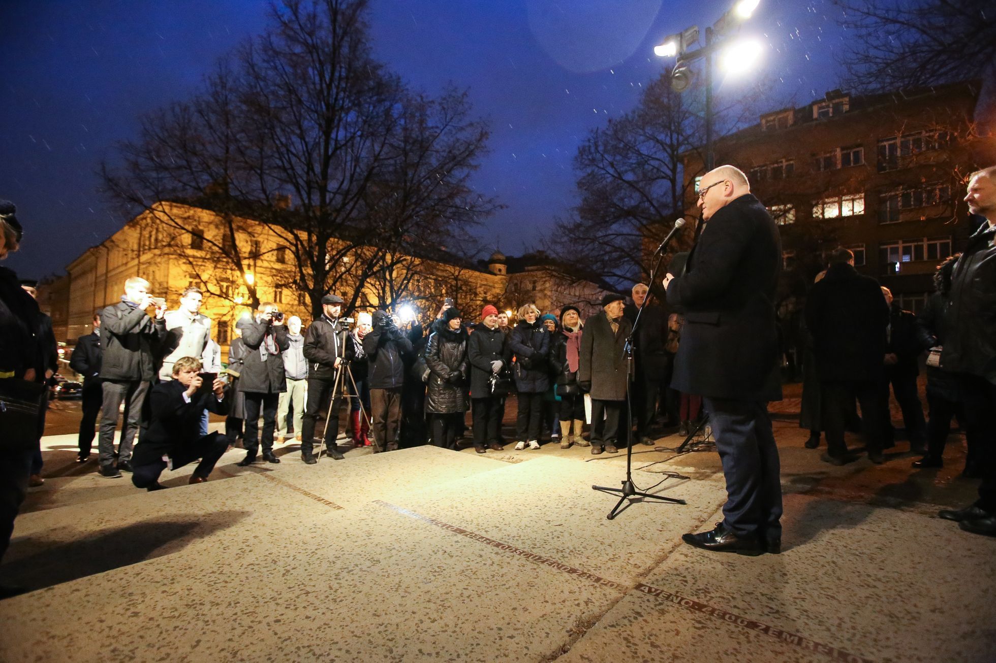 Shromáždění k připomínce 25. února a obětem komunismu - Staromětské náměstí a Úvoz
