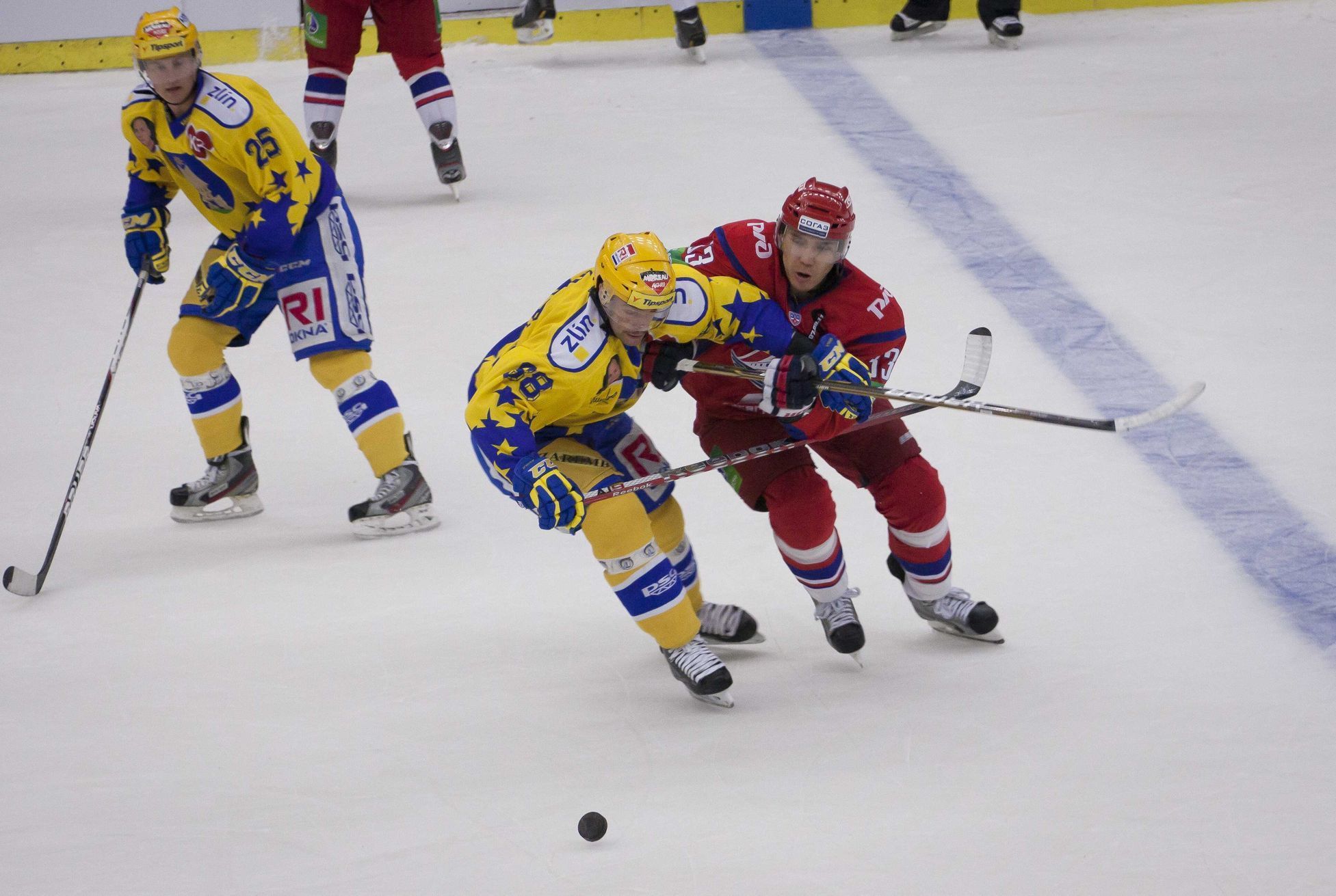 Hokejisté Zlína v benefičním utkání proti Jaroslavli v listopadu 2012.