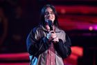 "Je to šílené. Nemám slov," vzkázala Billie Eilish. Zpěvačka se stala umělcem roku