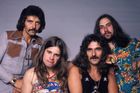 Ozzy Osbourne s členy Black Sabbath (zleva Tony Iommi, Geezer Butler, Bill Ward) při fotosession v Los Angeles, circa 1976