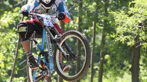 FOTO Strach v očích. Horská kola sjížděla Monínec