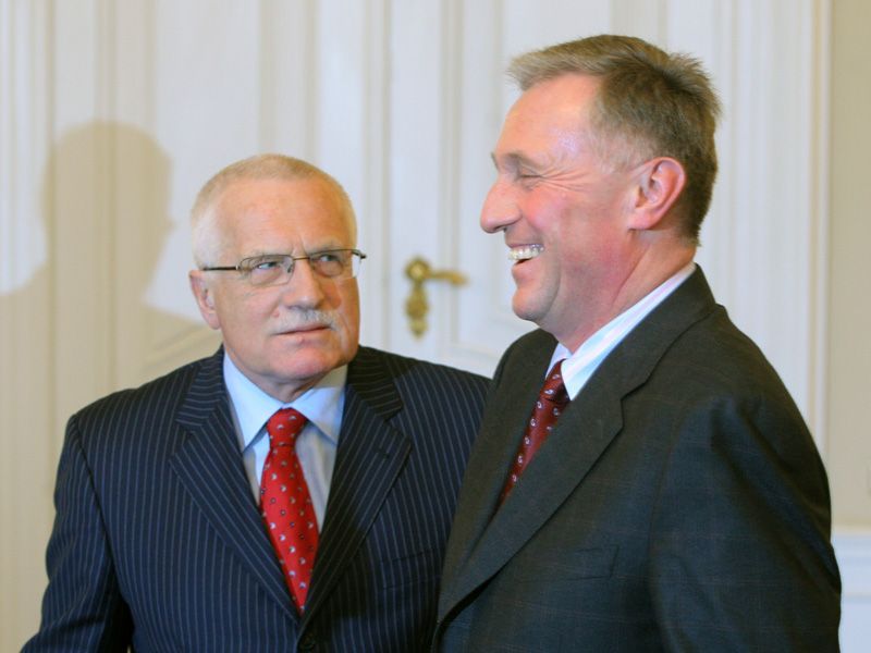 Prezident Václav Klaus poté, co mu Mirek Topolánek předal demisi vlády