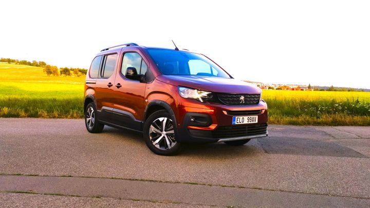 Velké gesto s malou baterkou. Jak jezdí rodinný Peugeot, který už není spalovákem; Zdroj foto: Jakub Stehlík