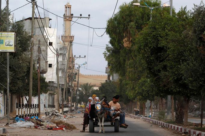 Palestinci se vrací do zničených domovů během dvaasedmdesátihodinového příměří.