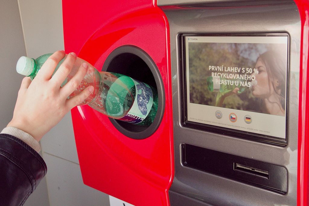 Výkupní automat na PET lahve Život PET lahve lahev plast recyklace KMV