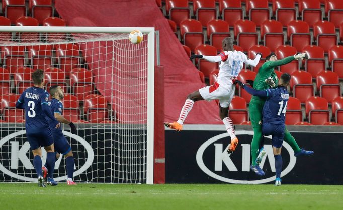 Abdallah Dipo Sima dává gól v zápase Evropské ligy Slavia - Beer Ševa