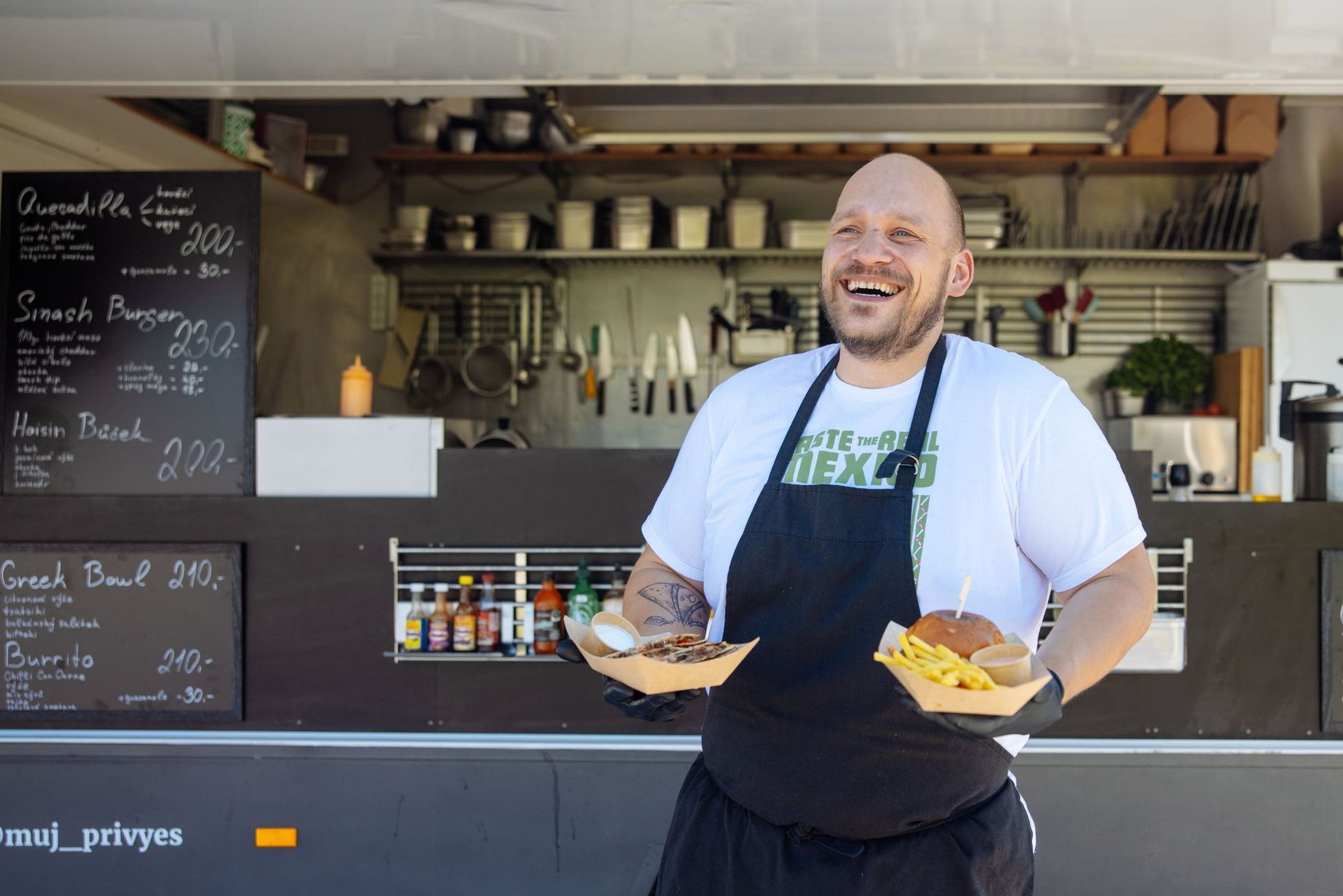 PřívYES, přívěs, jídlo, gastronomie, Palmovka, Libeň, burger, quesadilla, street food