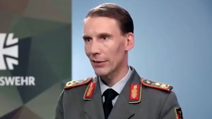 Rusko má ambici odpálit na Ukrajinu až 2 tisíce dronů najednou, řekl německý generálmajor Freuding