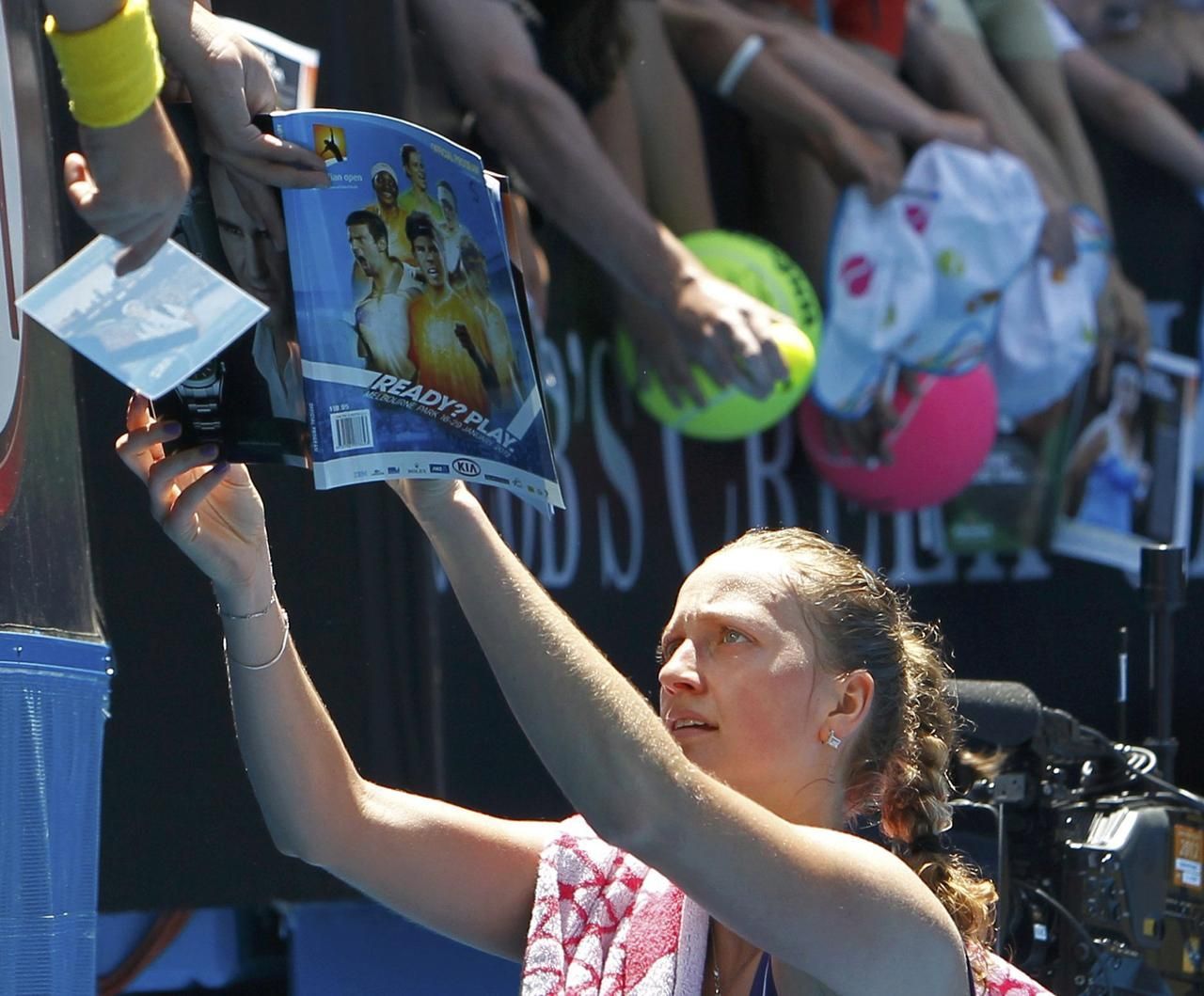 Australian Open: Kvitová se podepisuje fanouškům