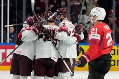 Lotyši se dočkali vysněného postupu, jako první obrali o body Švýcary