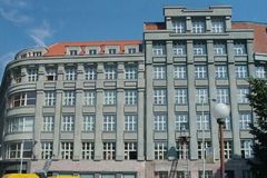 Praha se domluvila s vlastníkem Škodova paláce na slevě z nájmu. Zaplatí o 860 milionů méně