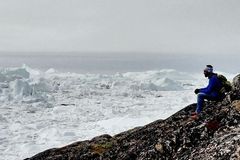 Muž chce přežít rok na tajícím ledovci. Uvede se do hypnózy