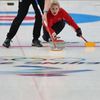 Kristin Skaslienová v zápase smíšených dvojic v curlingu Česko - Norsko na ZOH 2022