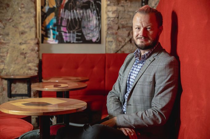 "S otevřením 4pokojů se ale tým rozrostl o dalších třicet lidí, najednou nás bylo na tři podniky sedmdesát a situace se změnila," říká Vlachynský.