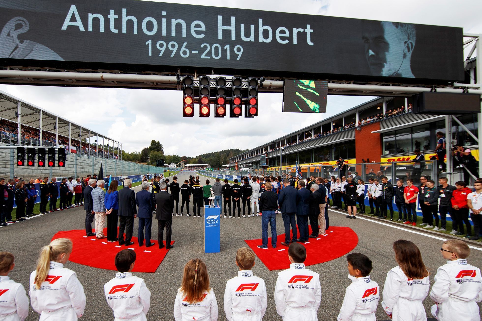 F1, VC Belgie 2019: Minuta ticha za zesnulého pilota F2 Anthoinea Huberta.
