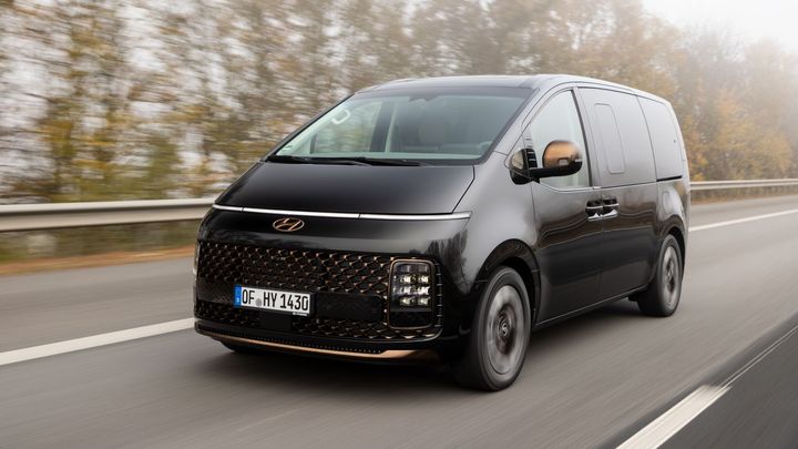 Dostupné auto pro opravdu velké rodiny. Hyundai Staria chce porazit i VW Multivan; Zdroj foto: Hyundai