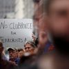 New York - mešita - demonstrace "pro" i "proti"