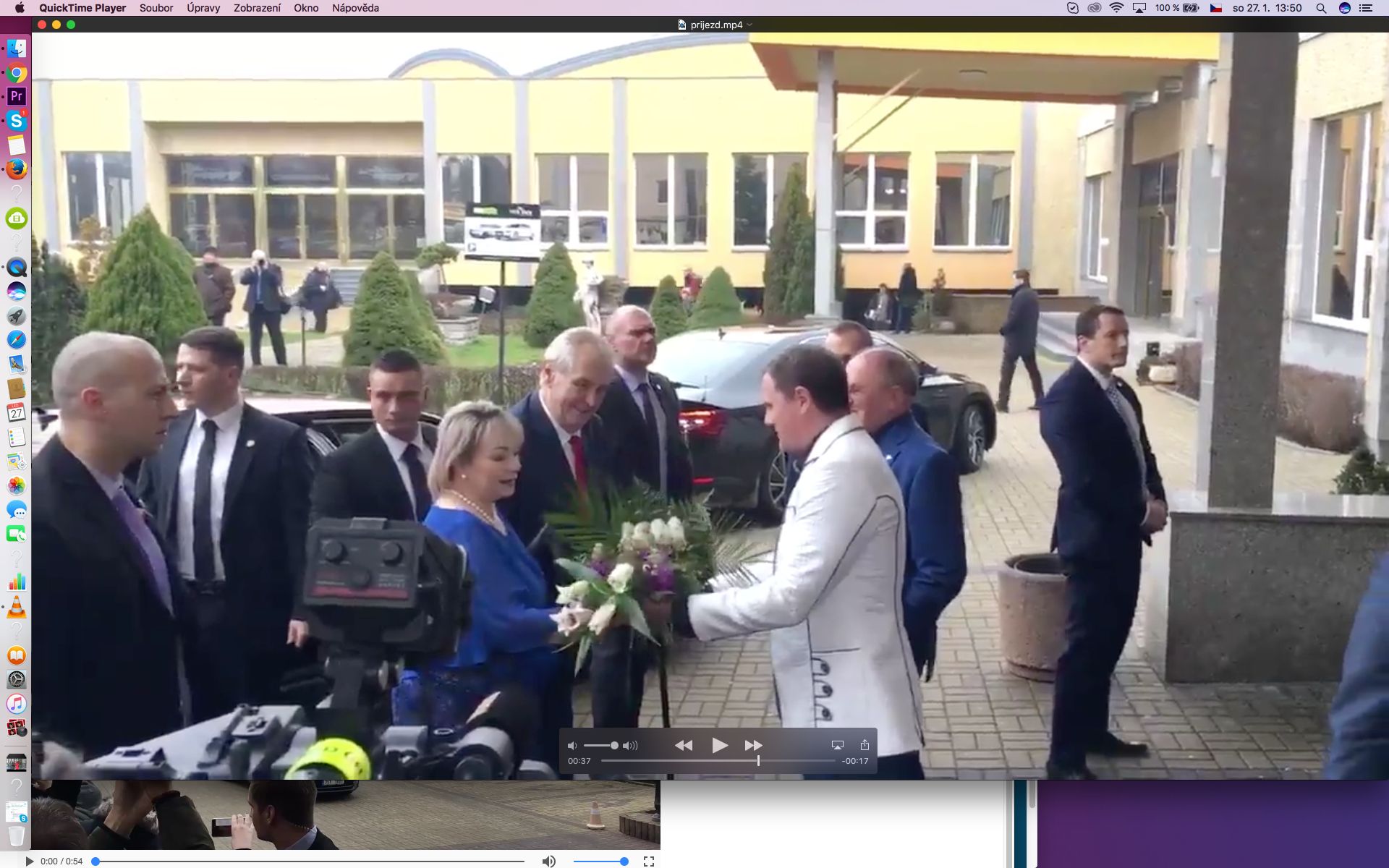 Miloš Zeman právě dorazil se ženou do svého volebního štábu